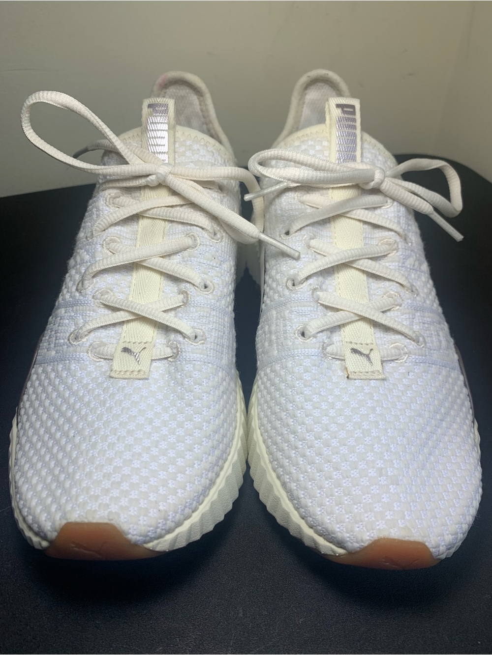 Women’s Puma Sneakers (Size7 US) Great Condition